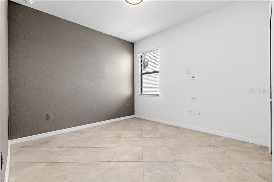 Spacious, unfurnished interior of a new home in , Fort Myers (Image 21).