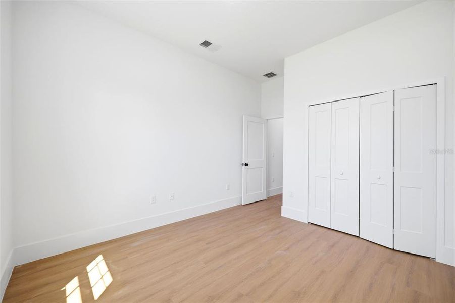 Spacious, unfurnished interior of a new home in , Ocala (Image 31).