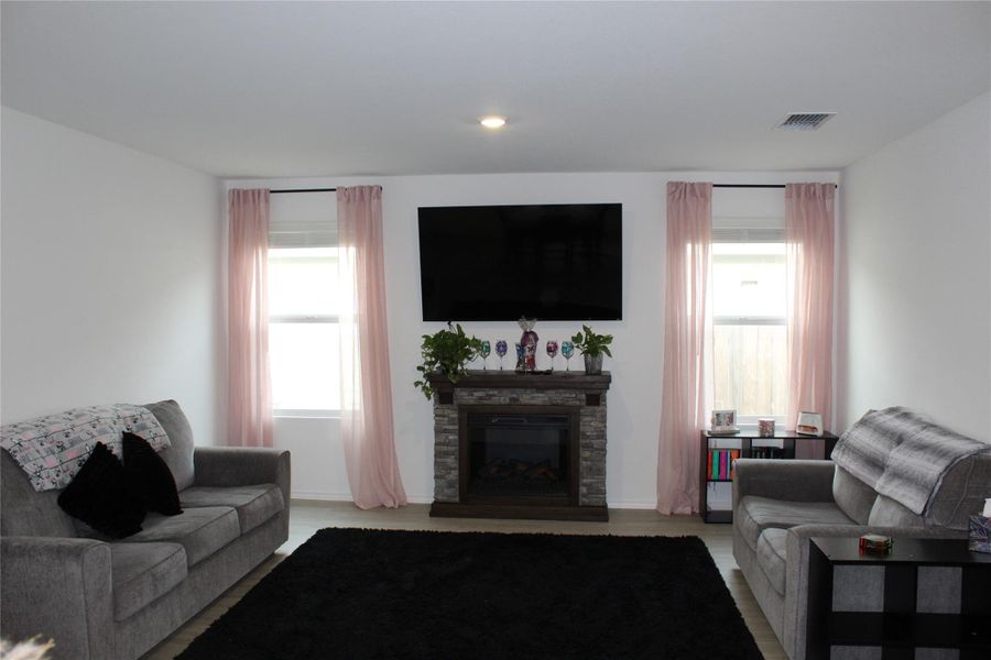 Furnished interior view inside a new home in Cielo Gardens: Belmar Collection, Jarrell (Image 9).