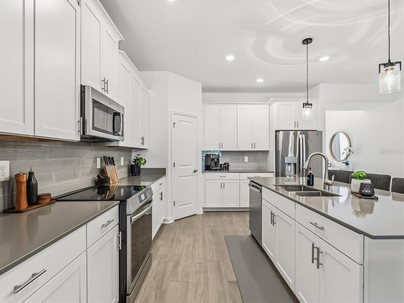 Furnished interior view inside a new home in , Orlando (Image 10).