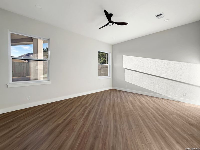 Spacious, unfurnished interior of a new home in , San Antonio (Image 14).
