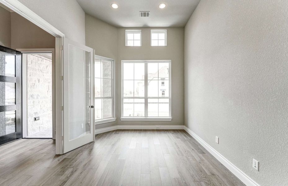 Representative unfurnished interior of a home built from the 2870 by Ravenna Homes in The Woodlands Hills 65′, Willis (Image 20). Representative unfurnished interior of a home built from the 2870 by Ravenna Homes in The Woodlands Hills 65′, Willis (Image 20).