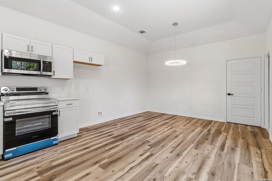 Spacious, unfurnished interior of a new home in , San Antonio (Image 17).