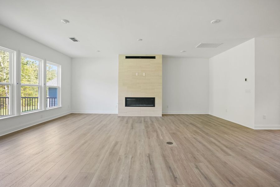 Spacious, unfurnished interior of a new home in Forest Creek, Waxhaw (Image 21).