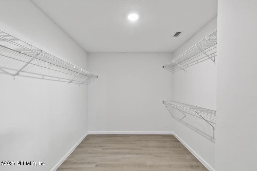 Spacious, unfurnished interior of a new home in , Jacksonville (Image 25).