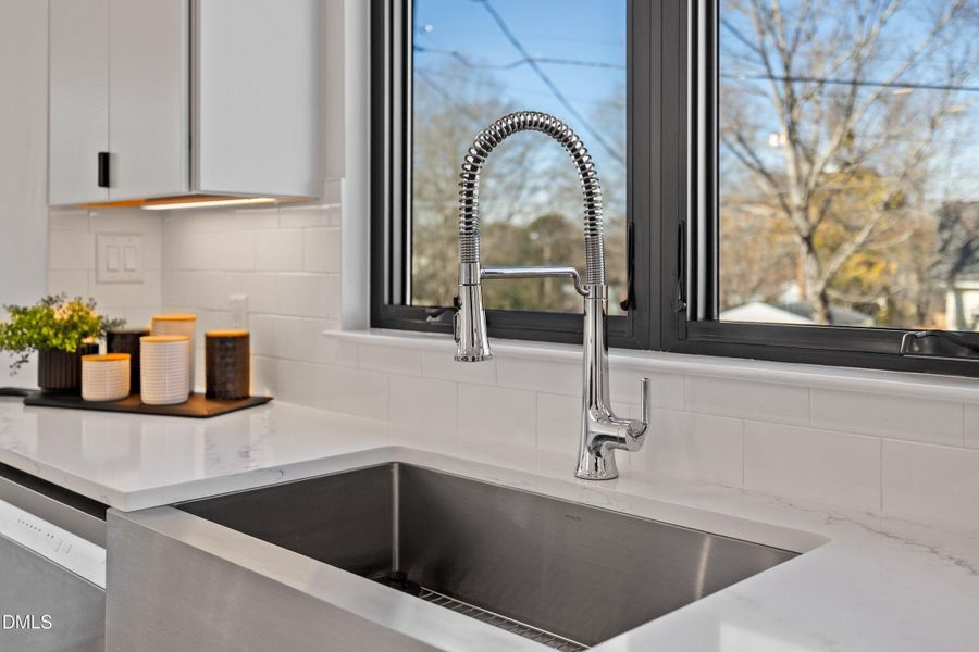 26-813 N Roxboro_6744 26-813 N Roxboro_6744