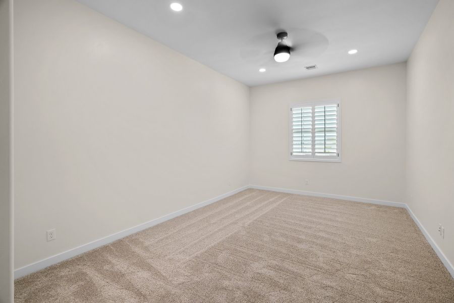 Spacious, unfurnished interior of a new home in Verdancia, El Paso (Image 25).