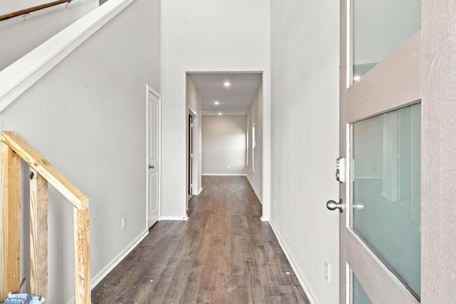 Spacious, unfurnished interior of a new home in Laurel Landing, Alvin (Image 13).