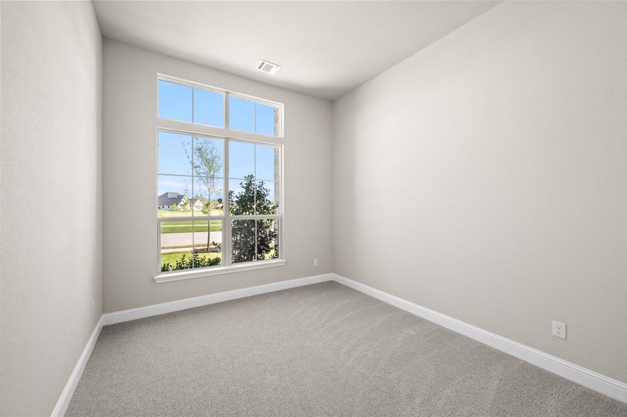 Spacious, unfurnished interior of a new home in Myrtle Creek, Waxahachie (Image 22).