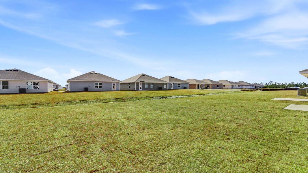 Exterior details and patio area of a home in Liberty, Panama City (Image 21).