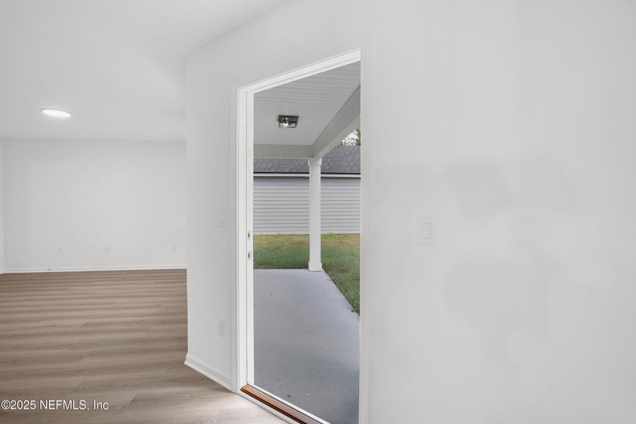 Spacious, unfurnished interior of a new home in , Palatka (Image 43).