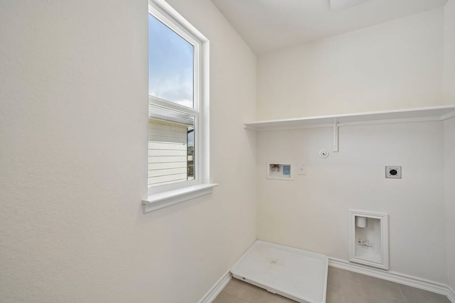 Spacious, unfurnished interior of a new home in Nagel Crossing, San Antonio (Image 25).