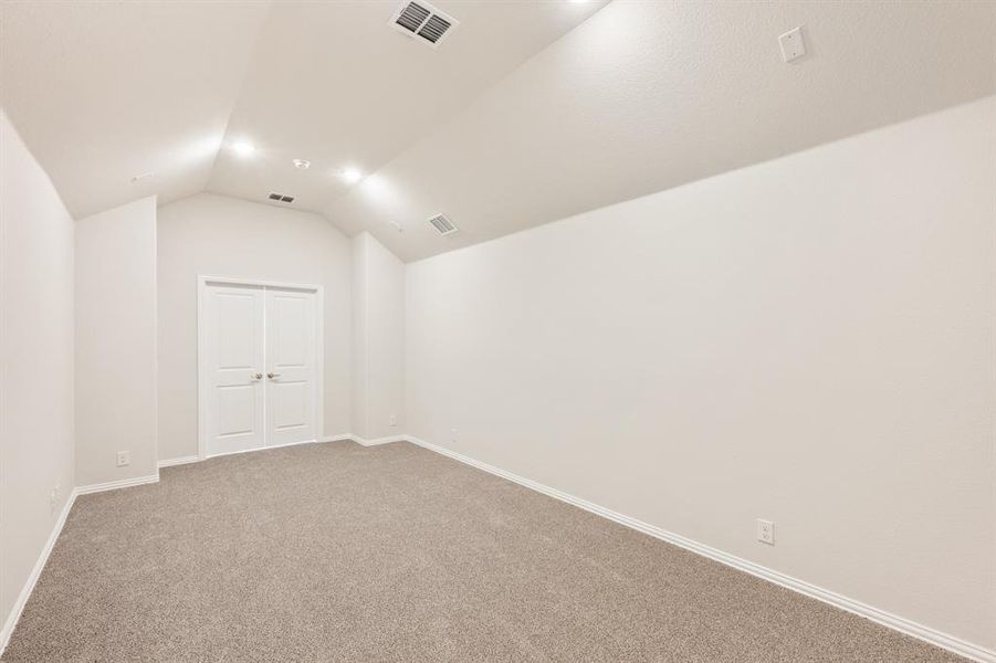 Spacious, unfurnished interior of a new home in Country Lakes Classic 60, Argyle (Image 33).