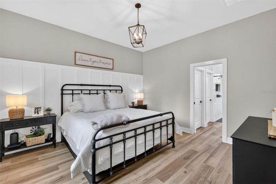 Furnished interior view inside a new home in , Dunnellon (Image 17).