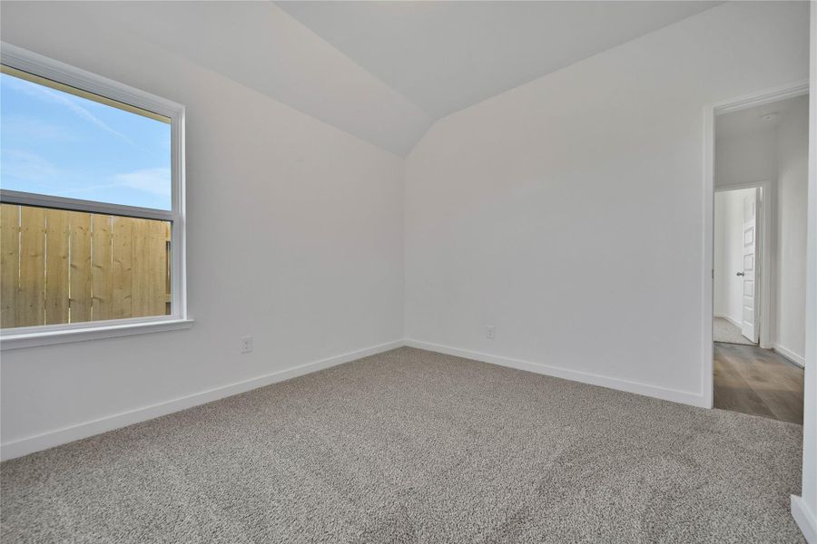 Spacious, unfurnished interior of a new home in , Rosharon (Image 31).