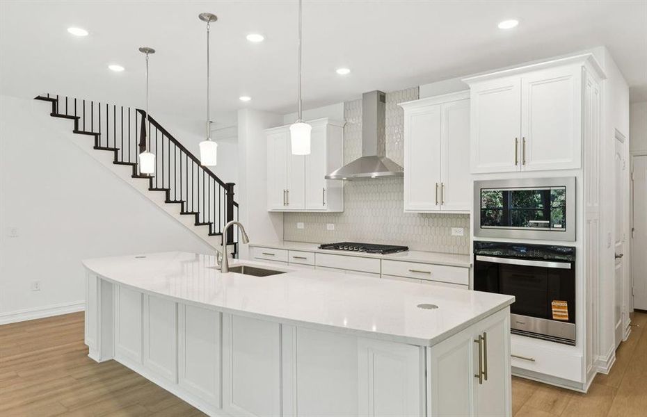 Eat-in island kitchen Eat-in island kitchen