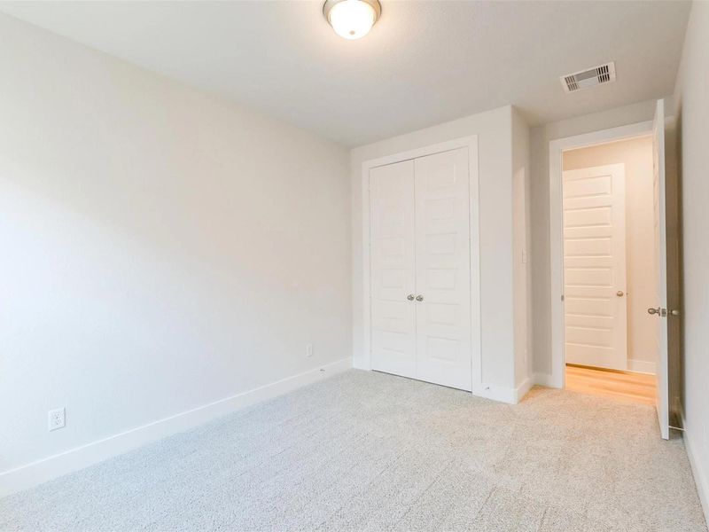 Spacious, unfurnished interior of a new home in Sunterra, Katy (Image 31).