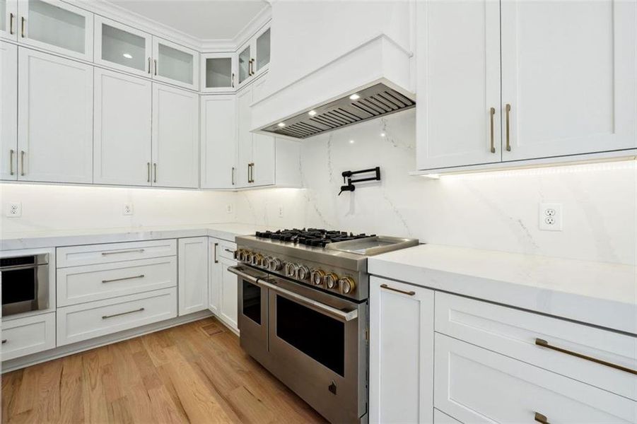 Furnished interior view inside a new home in , Atlanta (Image 32).