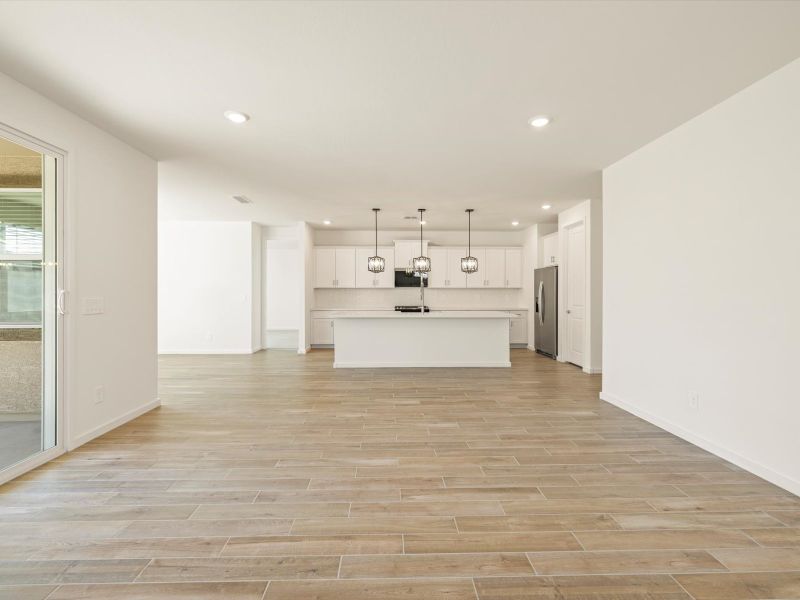 Spacious, unfurnished interior of a new home in Rancho Mirage Signature Series, Maricopa (Image 7).