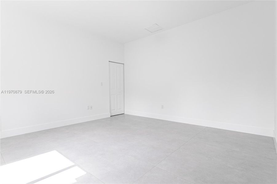 Spacious, unfurnished interior of a new home in , Miami (Image 18).