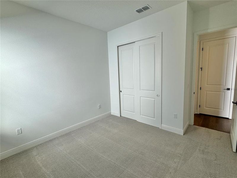 Spacious, unfurnished interior of a new home in , Orlando (Image 34).
