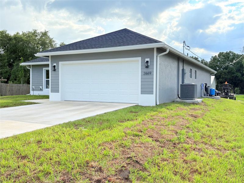 Exterior details and patio area of a home in , Okeechobee (Image 3).