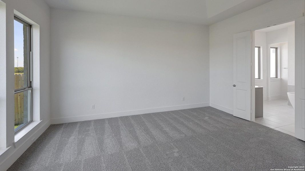 Spacious, unfurnished interior of a new home in Haby Hill 60', San Antonio (Image 20).