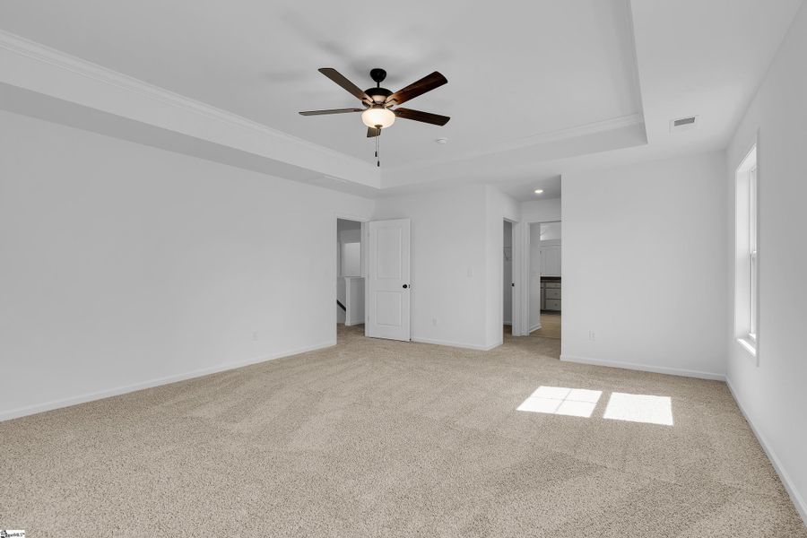 Spacious, unfurnished interior of a new home in Lynbrook, Boiling Springs (Image 28).