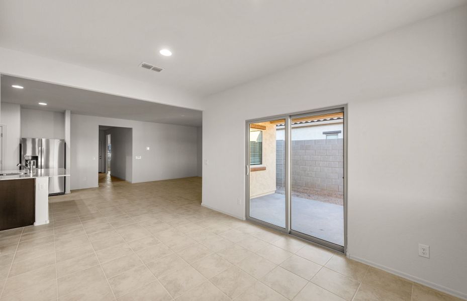 Spacious, unfurnished interior of a new home in El Rancho Santa Rosa, Maricopa (Image 16).
