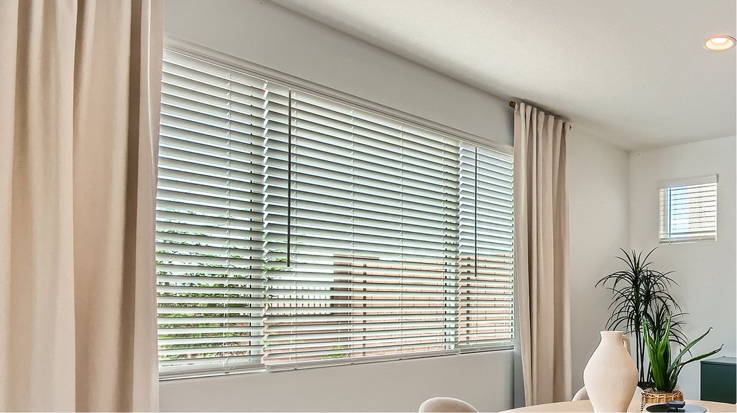 Pic EI Faux Wood Blinds