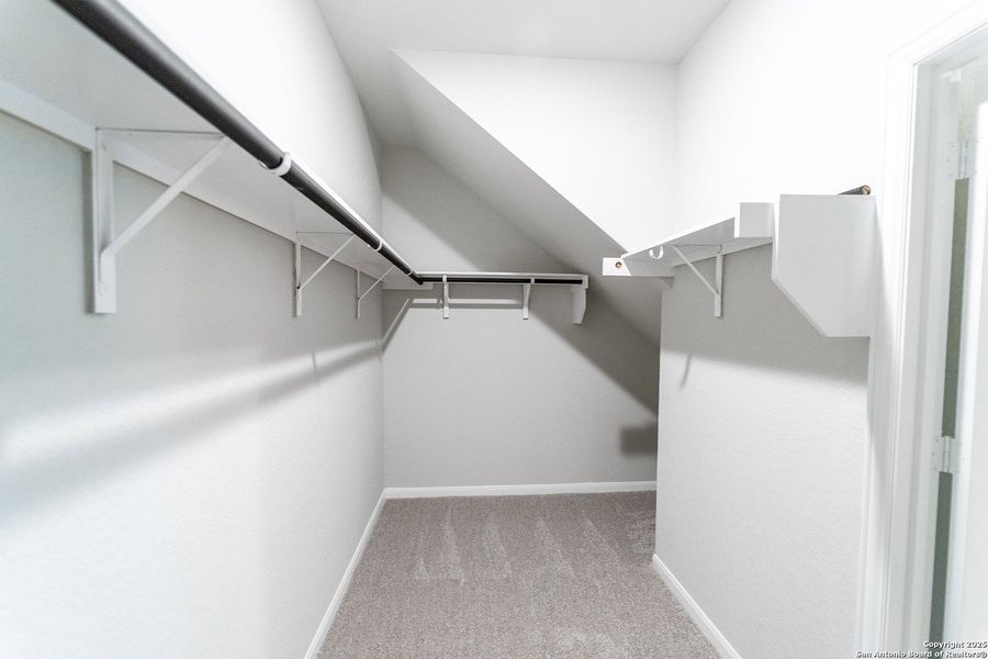 Spacious, unfurnished interior of a new home in Cloud Country, New Braunfels (Image 13).