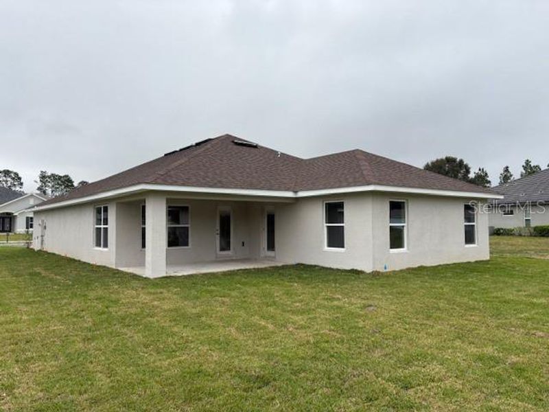 Exterior details and patio area of a home in Juliette Falls, Dunnellon (Image 3).