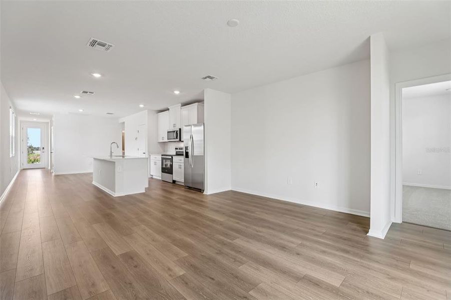 Spacious, unfurnished interior of a new home in Hamilton Bluff - Classic Series, Lake Hamilton (Image 26).