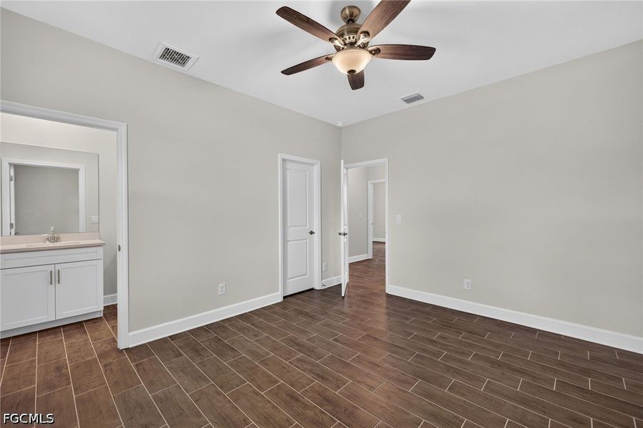 Spacious, unfurnished interior of a new home in Cape Coral, Cape Coral (Image 15).