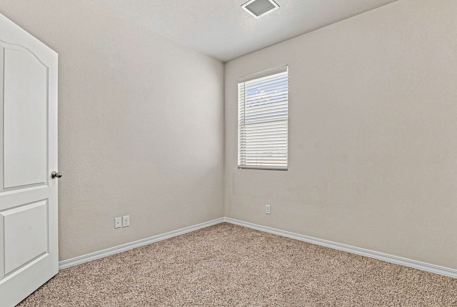 Spacious, unfurnished interior of a new home in Paseos Del Este, El Paso (Image 50).