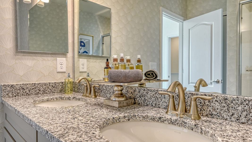 Representative interior finishes for a home built from the Morgan by Neal Communities in Grand Park, Sarasota (Image 21).