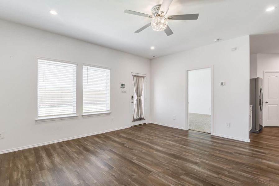 Spacious, unfurnished interior of a new home in River Ranch Meadows, Dayton (Image 38).