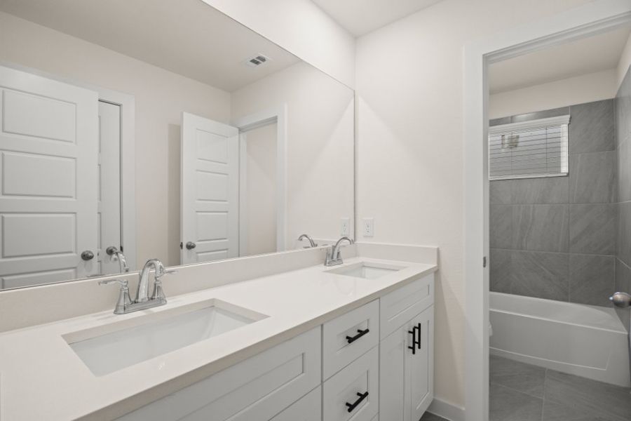 Furnished interior view inside a new home in Creekhaven, Rosharon (Image 10).