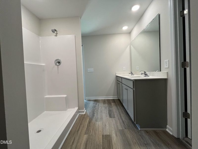 Lot 55 (09_18_25)(M. Bath) Lot 55 (09_18_25)(M. Bath)