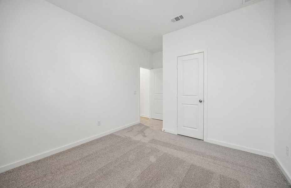 Spacious, unfurnished interior of a new home in Ryehill, Sugar Land (Image 22).