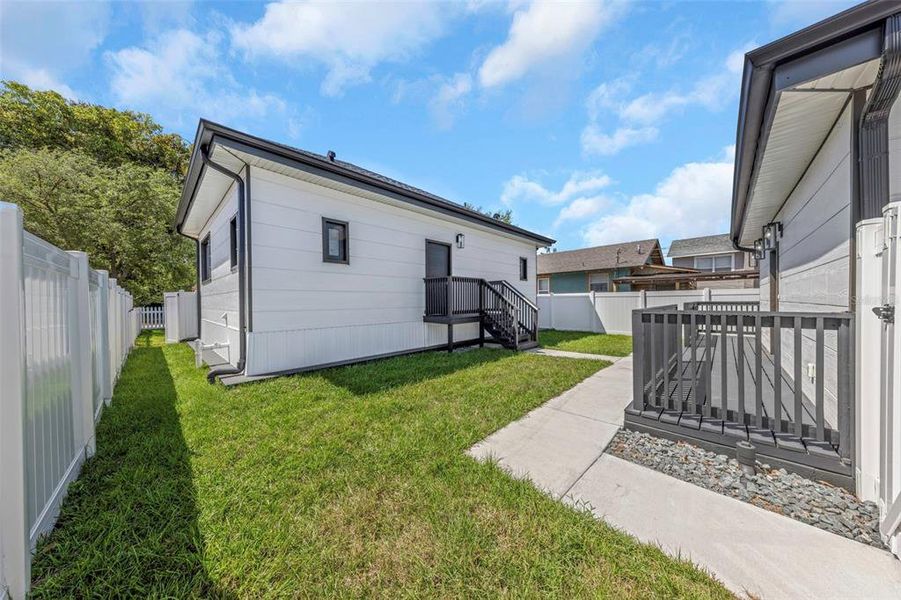 Exterior details and patio area of a home in , St. Petersburg (Image 29).
