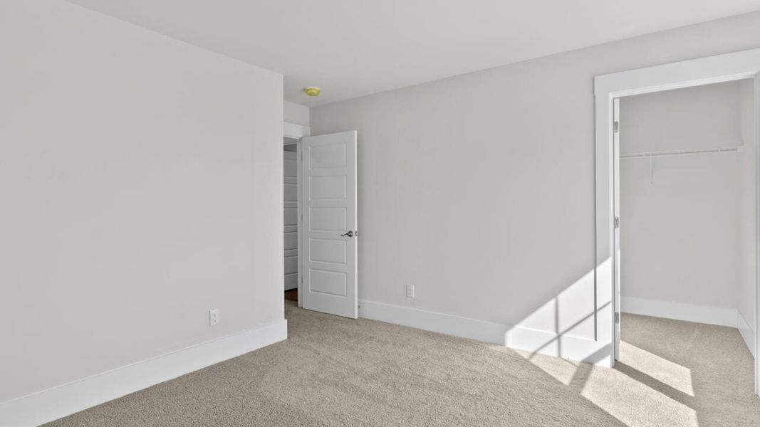Spacious, unfurnished interior of a new home in Rolling Hills, Bolivia (Image 32).