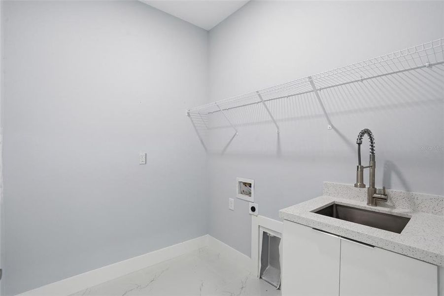Spacious, unfurnished interior of a new home in , Lehigh Acres (Image 34).