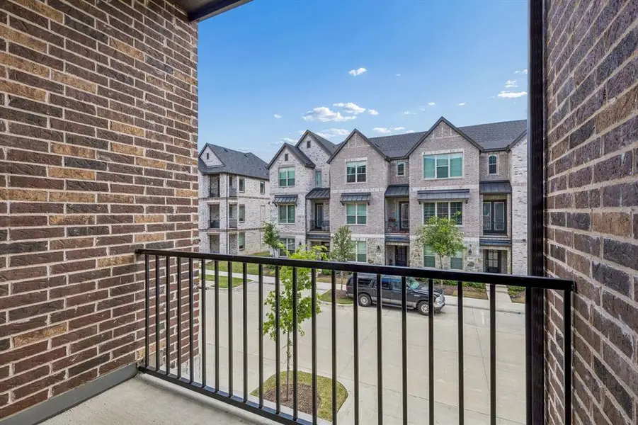 Exterior details and patio area of a home in , Frisco (Image 3).