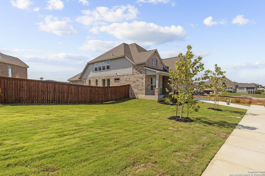 Exterior details and patio area of a home in Homestead, Schertz (Image 3).