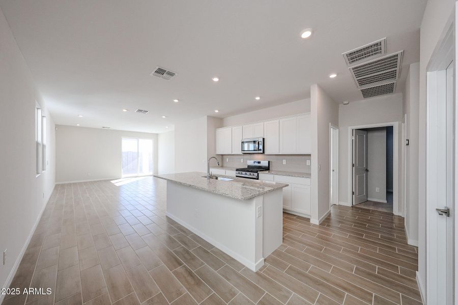 03_New-Move-in-Ready-Home_Teravalis_Buck 03_New-Move-in-Ready-Home_Teravalis_Buck