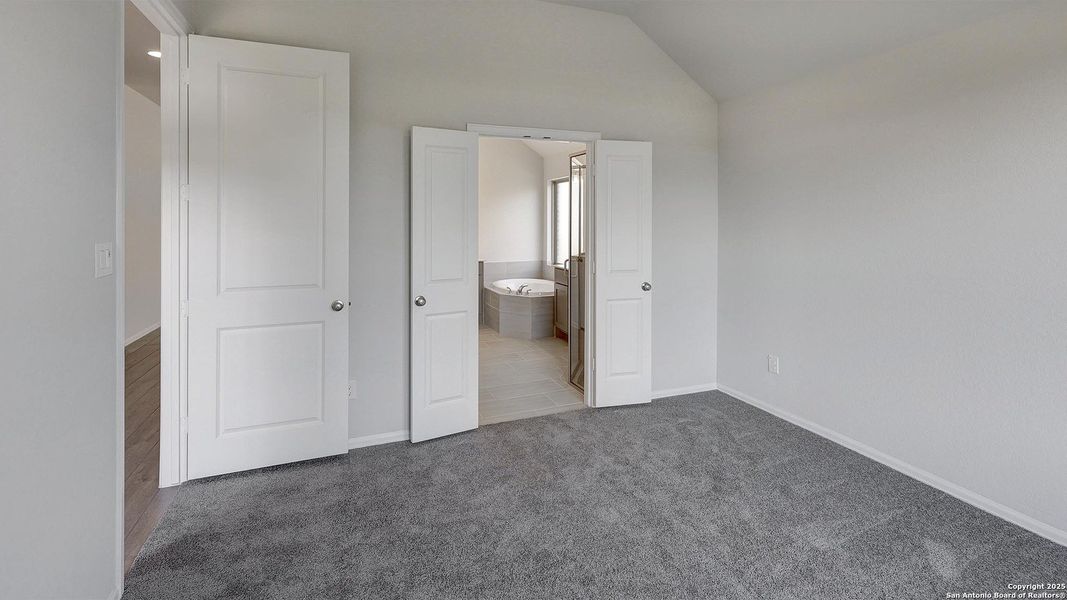 Spacious, unfurnished interior of a new home in Ladera 40', San Antonio (Image 21). Spacious, unfurnished interior of a new home in Ladera 40', San Antonio (Image 21).