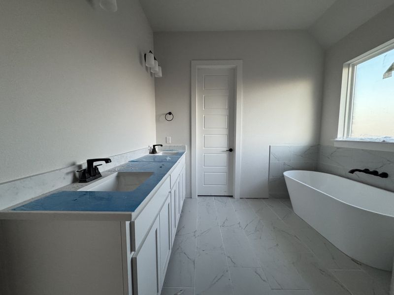 Image 14 of a home in Coyote Crossing.