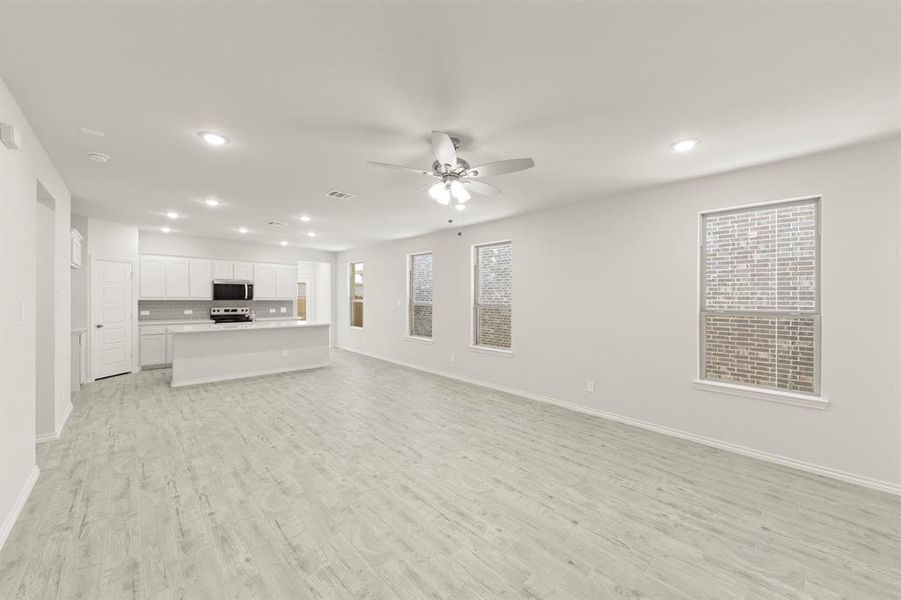 06. 3311 Dahlia - Family