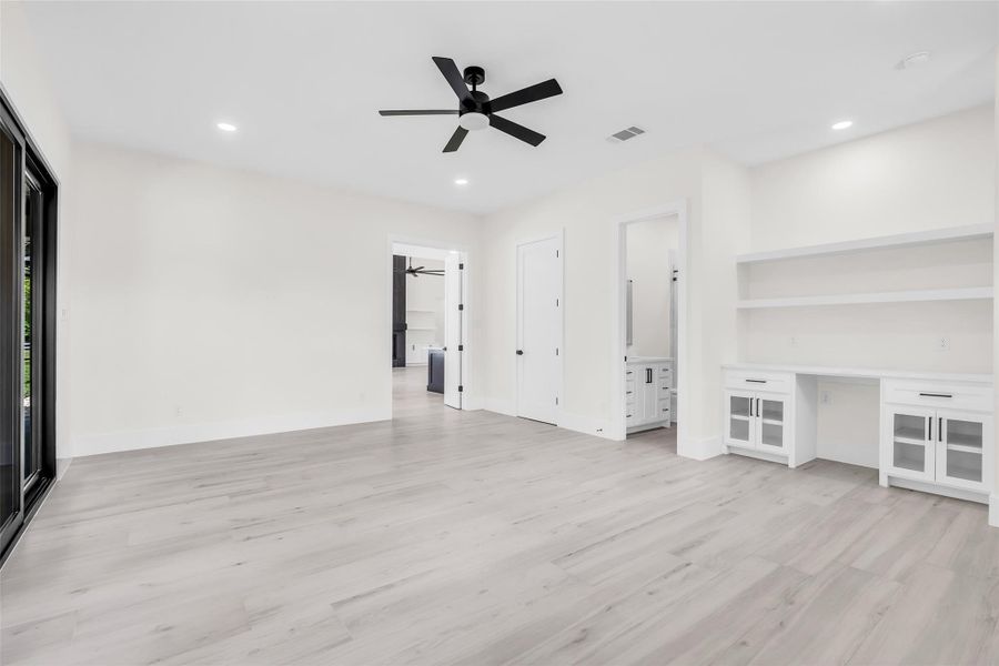 Spacious, unfurnished interior of a new home in , Tomball (Image 32).